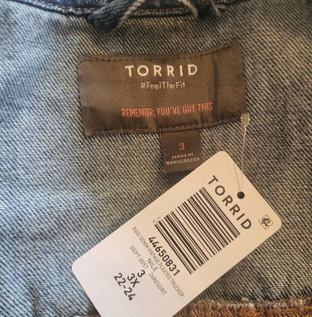 NWT Torrid Jacket Women's 3X Blue Rigid Denim Pleated Vintage Trucker Jean - Picture 4 of 6